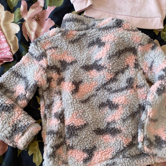 Three (3) sweaters Size 5 kids - Picture 9 of 12